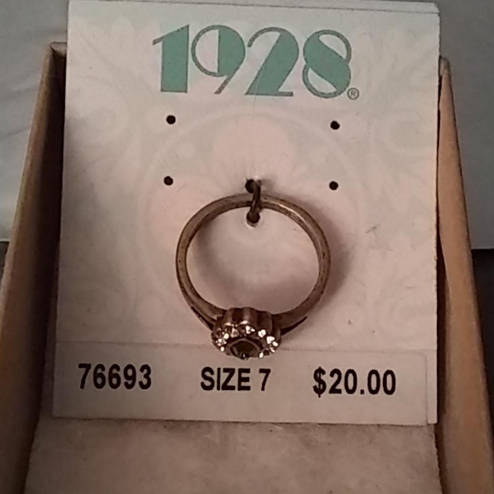1928 Ladies Ring. Size 7. - Picture 2 of 3